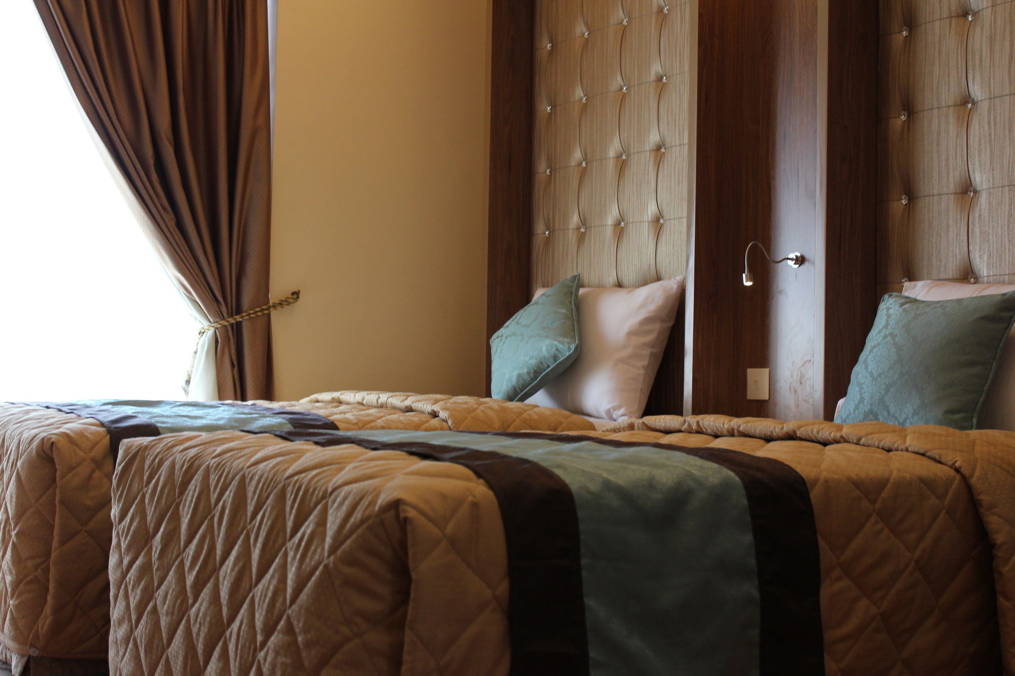 Naif Fort Hotel Dubai Exterior photo
